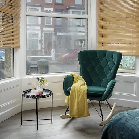 Seaside Suite 1 - Beautiful Long Stay Studio On Lord Street Blackpool Exterior photo