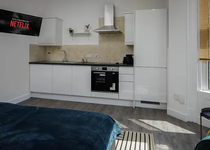 Seaside Suite 1 - Beautiful Long Stay Studio On Lord Street